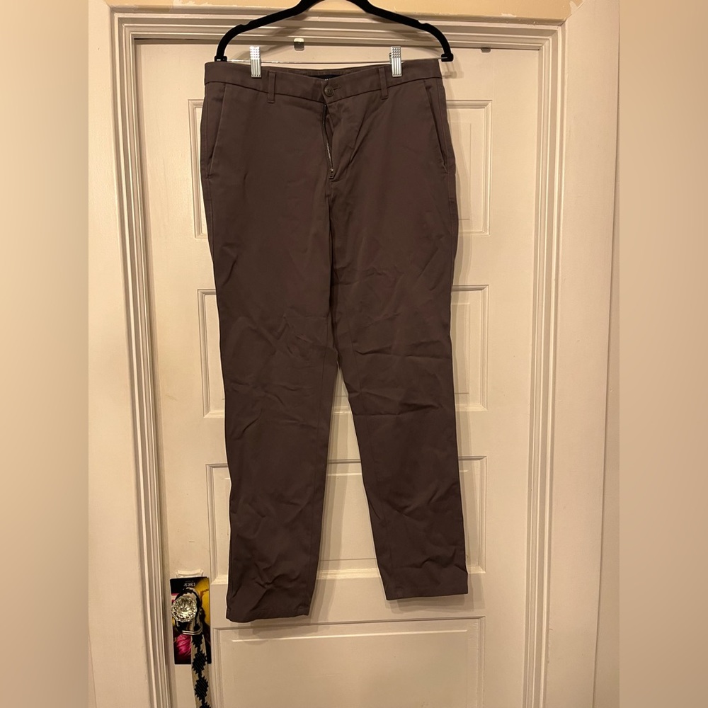 Men’s Everlane athletic cut chinos.  Gray, 32x30